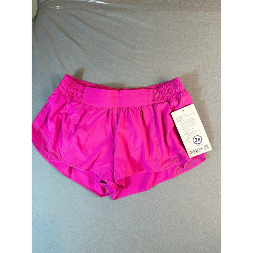 Lululemon NWT Hotty Hot Low-Rise Lined Short 2.5" Size 10 Pink